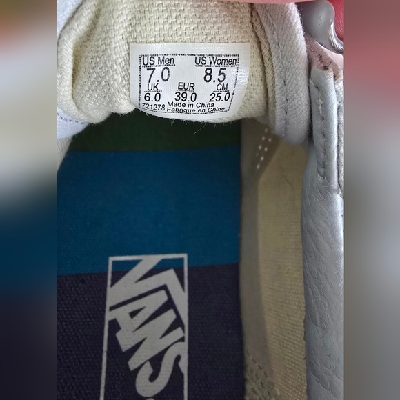 Vans Old Skool Pride Sneakers Men's 7, Women's 8.5 NWOT Rainbow Shoes Kicks - Picture 8 of 11